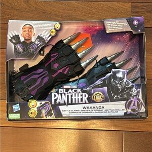 Black Panther Wakanda battle claws. New with tags
